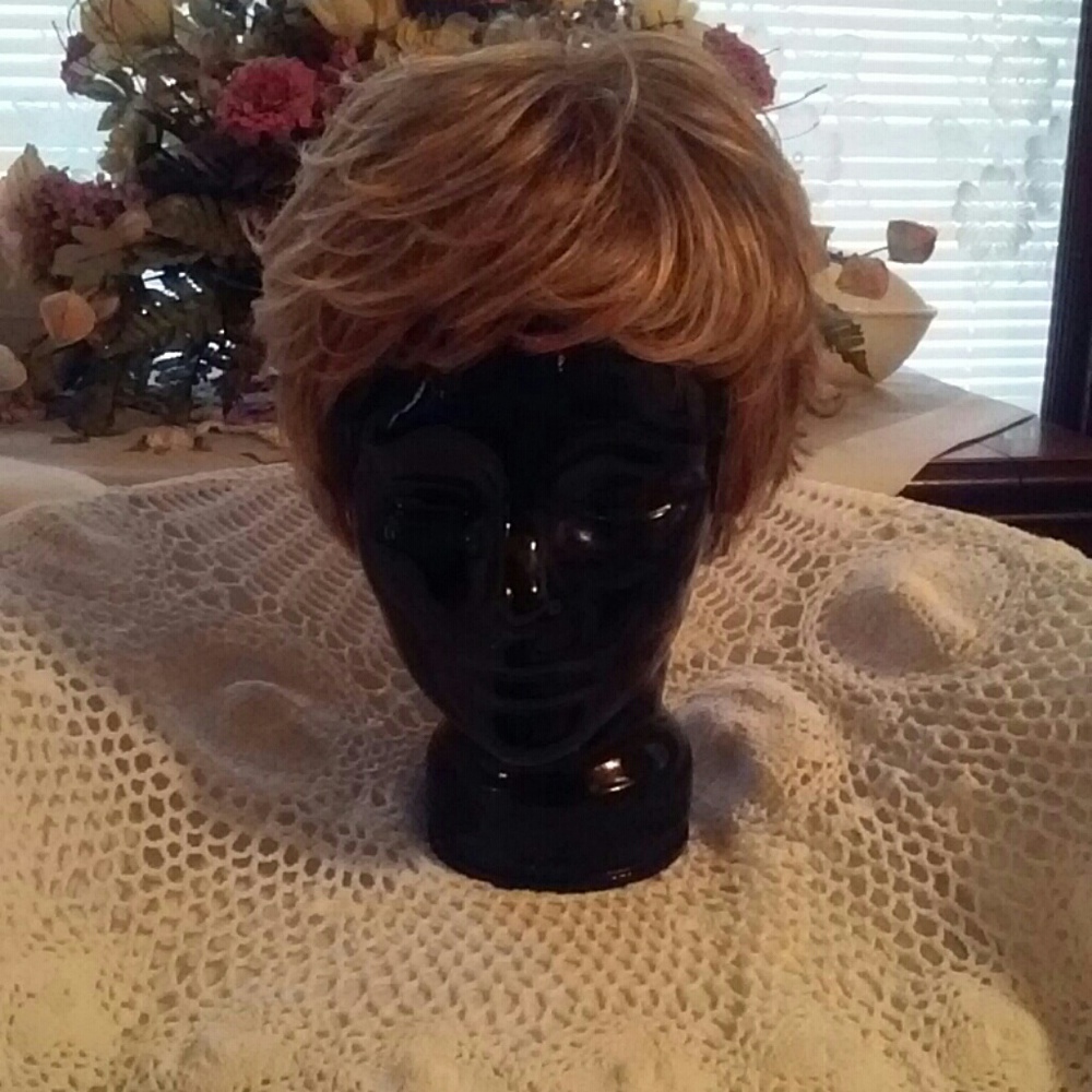Tony of Beverly Wigs w/ Box (1)